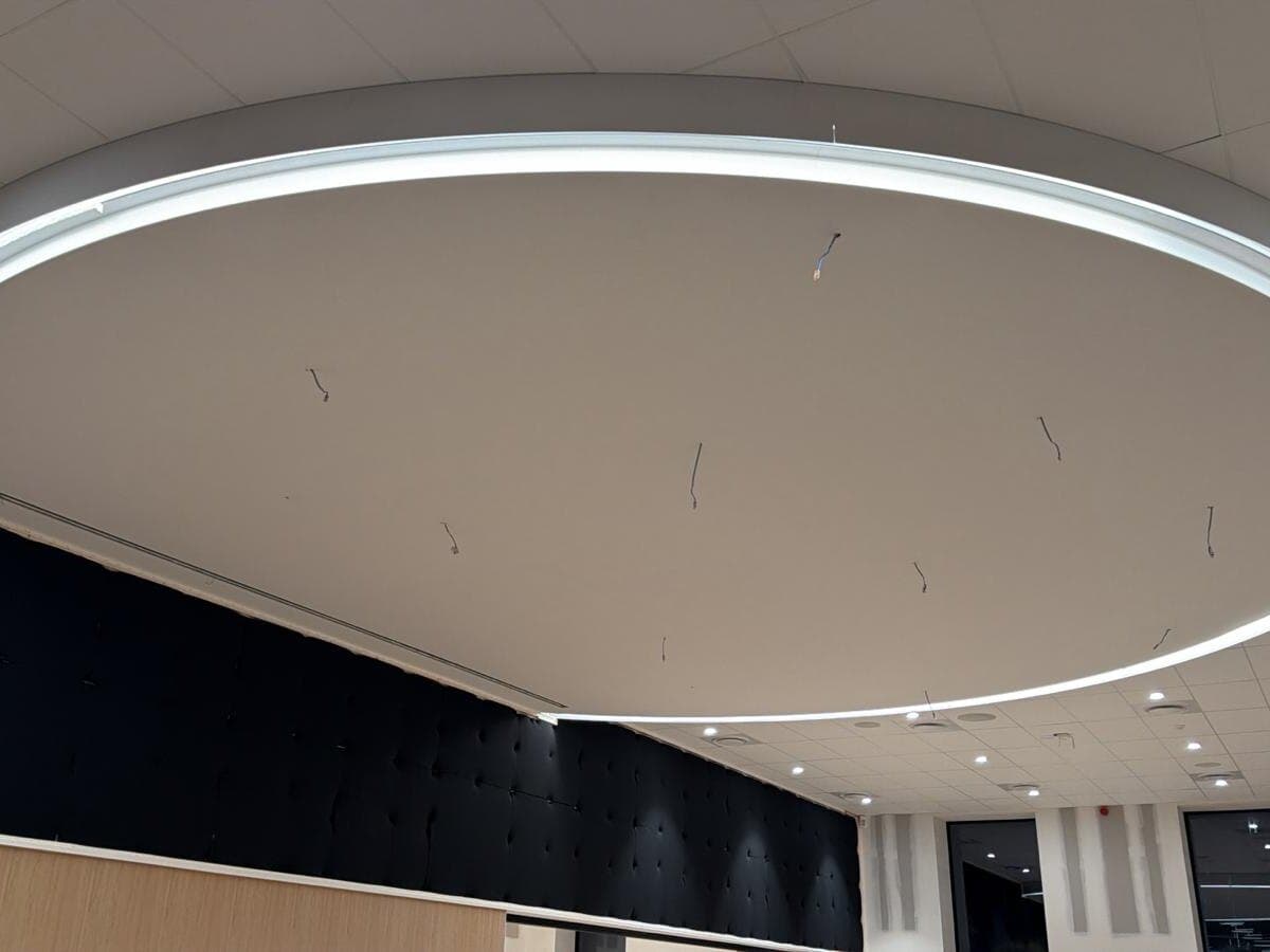 Svävande listtak — installed and finished