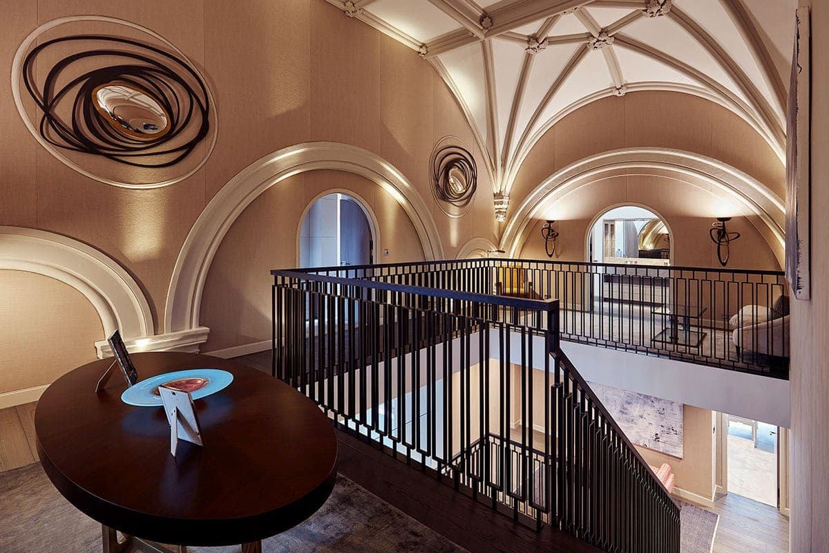 London Chapel — Living room